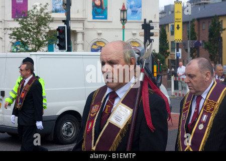 Mitglieder des Orange parade Lodge durch die Straßen von Liverpool UK 12. Juni 2008 Stockfoto