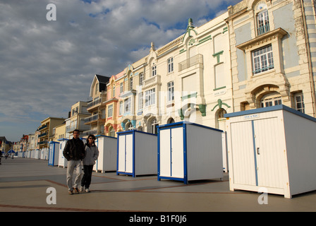 Umkleidekabinen am Strand von Wimereux in Nordfrankreich Stockfoto