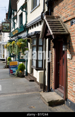 Eine Reihe von Haus und Geschäften in Aylesbury Ende, Beaconsfield Altstadt, Bucks. Stockfoto