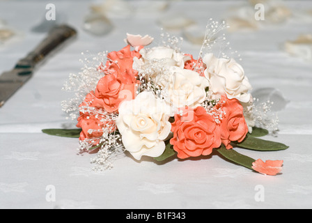 Geeiste Rosen aus einer Hochzeitstorte Stockfoto