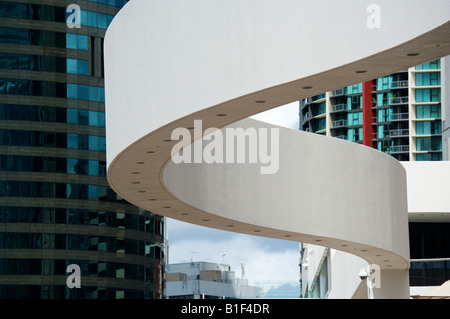 Architektonische Besonderheit mit Blick auf den Brisbane River im Herzen von Brisbane Stockfoto