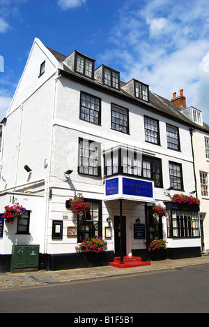 Krone & Kissen Inn, Eton High Street, Eton, Berkshire, England, Vereinigtes Königreich Stockfoto