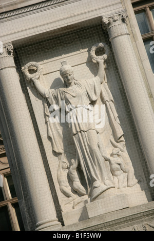 Stadt von Preston, England. Giles Gilbert Scott entworfen Kenotaph Denkmal befindet sich am Marktplatz von Preston. Stockfoto