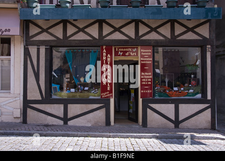 Stock Foto von einem Emaille-Shop im Zentrum von Limoges Frankreich Limoges ist berühmt für seine Kunstwerke Emaille Stockfoto