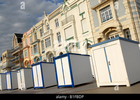 Umkleidekabinen am Strand von Wimereux in Nordfrankreich Stockfoto