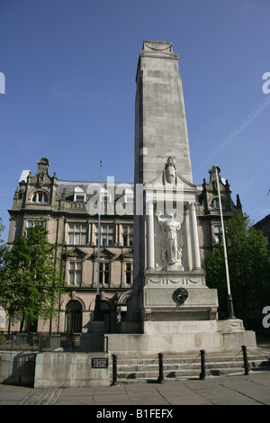 Stadt von Preston, England. Giles Gilbert Scott entworfen Kenotaph Denkmal befindet sich am Marktplatz von Preston. Stockfoto