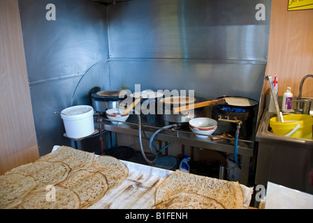 Stock Foto von einem Marktstand in Les Halles Centrales in Limoges Frankreich Stall frisch verkauft gemacht Crepes Stockfoto