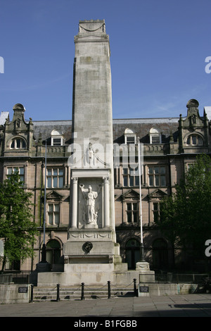 Stadt von Preston, England. Giles Gilbert Scott entworfen Kenotaph Denkmal befindet sich am Marktplatz von Preston. Stockfoto