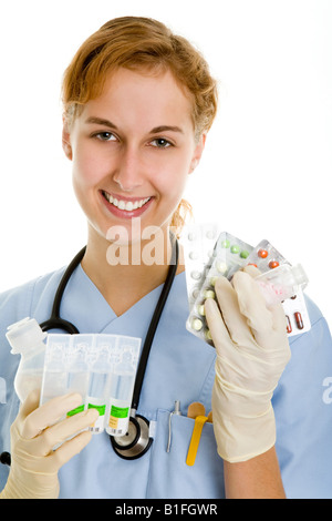 junge Krankenschwester mit Medikamenten Stockfoto