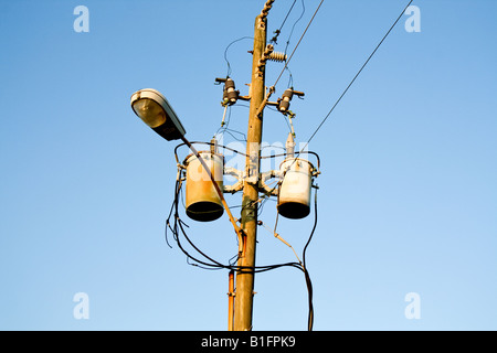 Einem alten Stil electical Pol mit Straßenlaterne in Vilano Beach, Florida Stockfoto