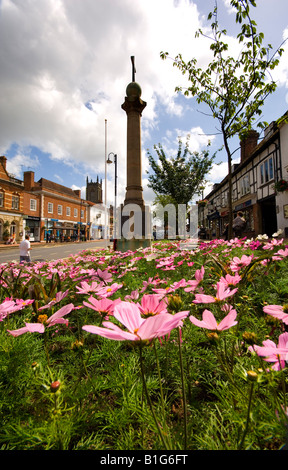 Denkmal und Blumen East Grinstead West Sussex Stockfoto