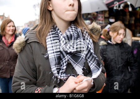 Ein Tourist am Londoner Camden Market Stockfoto