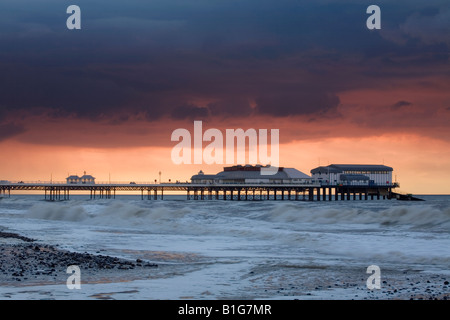 Cromer Pier nach einem Sommergewitter Stockfoto