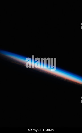 Sonnenuntergang mit abnehmenden Mond über Osteuropa Stockfoto