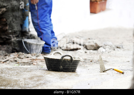 Spanische Bauarbeiter arbeiten auf ein Haus, Fondales, Andalusien, Spanien Stockfoto