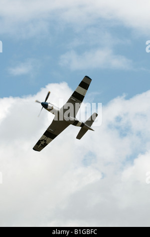 North American p-51 fliegen vorbei Mustang Kemble Air Show 2008 Stockfoto