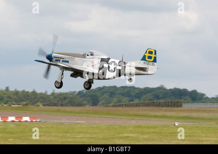 North American p-51 Landung ausziehen Mustang Kemble Air Show 2008 Stockfoto