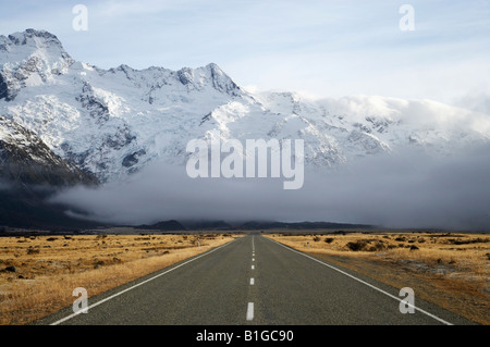 Straßen- und Mt Sefton Aoraki Mt Cook National Park South Canterbury Südinsel Neuseeland Stockfoto