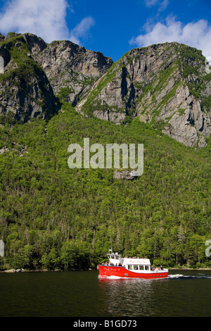Ein Ausflugsschiff auf Western Brook Pond, Gros Morne National Park, Neufundland & Labrador, Kanada Stockfoto