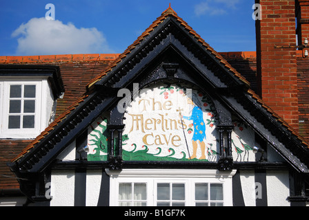 Die Merlins Höhle Pub, Dorfplatz, High Street, Chalfont St Giles, Buckinghamshire, England, Vereinigtes Königreich Stockfoto