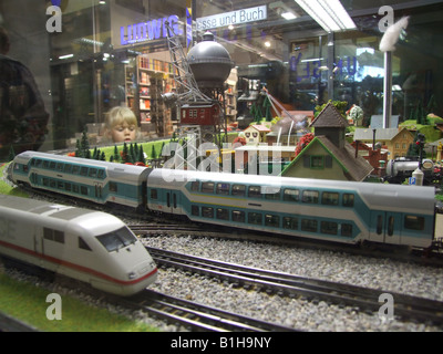 Sammlerstück Miniatur Hobby Zug Set in Aktion in Berlin, Deutschland Stockfoto