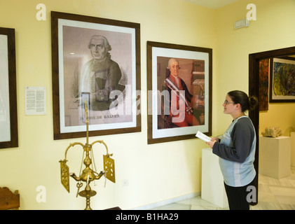 Macharaviaya im Landesinneren Costa del Sol Malaga Provinz Spanien innen Casa Museo de Los Gálvez Porträts von Jose de Galvez Stockfoto