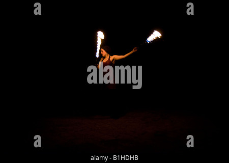 Feuer-Tänzerin bei einem Festival in Dresden, Deutschland-Mai 2008 Stockfoto