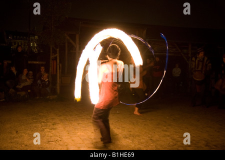 Feuershow bei einer Veranstaltung in Dresden, Deutschland Stockfoto