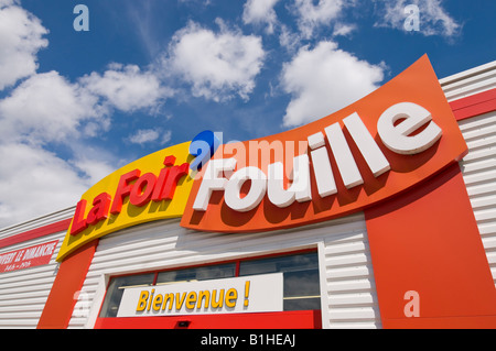 "La Foir Fouille" Logo, kommerzielle Geschäft Zeichen, Frankreich. Stockfoto