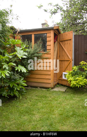 Kleinen traditionellen hölzernen Gartenhaus, London, England. Stockfoto