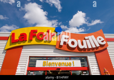 "La Foir Fouille" Logo, kommerzielle Geschäft Zeichen, Frankreich. Stockfoto