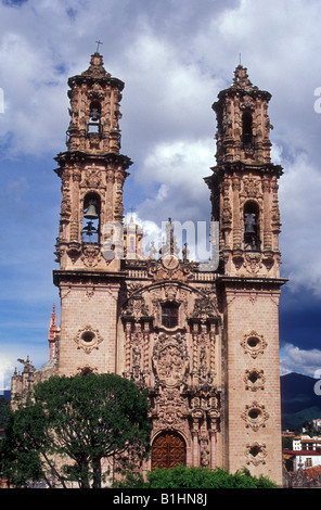 Die barocke Kirche Santa Prisca in der spanischen Kolonialzeit Taxco, Guerrero, Mexiko Stockfoto