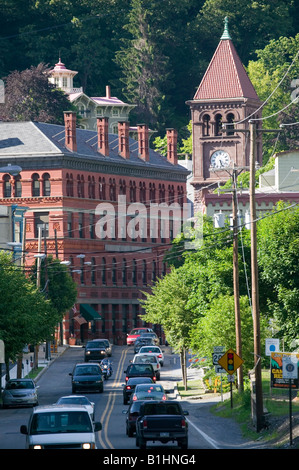 Jim Thorpe Pennsylvania blickte Broadway Court House auf der rechten Seite Stockfoto