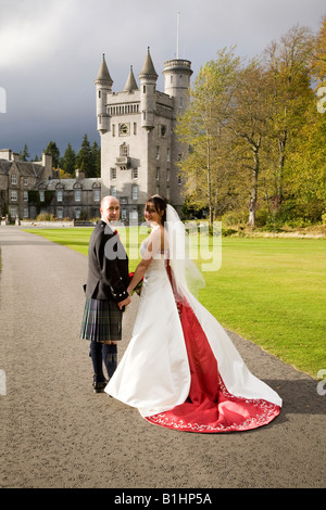 Ehepaar, Mann & Frau, Balmoral Castle, schottische Hochzeit, Großbritannien Stockfoto