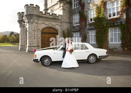 Verheiratet, paar, Mann & Frau, Balmoral Castle, schottische Hochzeit Stockfoto