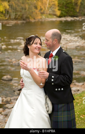 Verheiratet, paar, Mann & Frau, Balmoral Castle, schottische Hochzeit Stockfoto