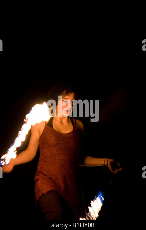 Feuer-Tänzerin bei einem Festival in Dresden, Deutschland-Mai 2008 Stockfoto