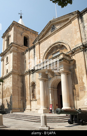 Außeneingang von St. Johns Co Cathedral in Valetta oder Valletta Malta Stockfoto