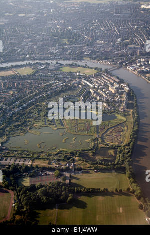 Luftbild Norden von Verkehrsflugzeugen Barnes Feuchtgebiete Centre London SW13 W6 England hohe schräg Stockfoto