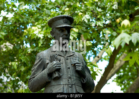 Statue von Air Chief Marshal Hugh Dowding die Luftschlacht um England glauben Winter und enthüllt in 1988 gewonnen Stockfoto