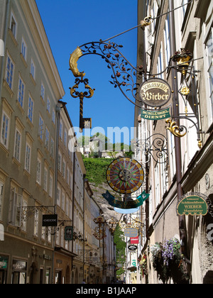 Straße Getreidegasse in der Altstadt von Salzburg, Österreich Stockfoto