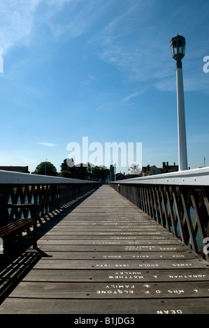 Meer Pier Yarmouth Isle Of Wight Niederflur Winkel Stockfoto