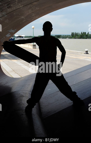 Silhouette der Skater mit skateboard Stockfoto