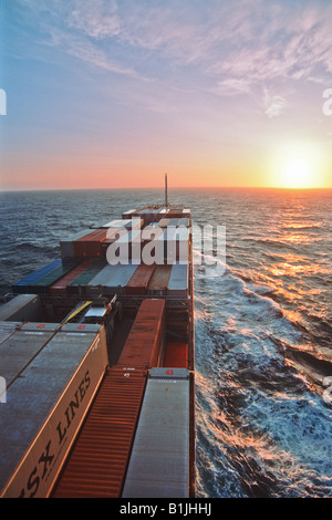 Pazifischen Ozean. Containerschiff, Horizont Anchorage liefert zwischen Tacoma, WA. Anchorage, Kodiak und Dutch Harbor, AK. Stockfoto