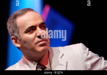 Garry Kasparov russischer Schachspieler abgebildet bei Hay Festival 2008 Hay on Wye Powys Wales UK Stockfoto