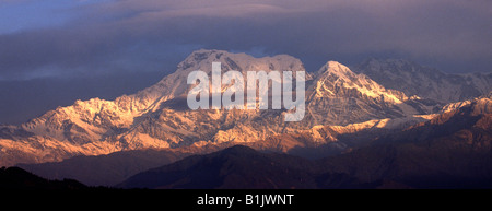 Nepal Pokhara South Peak 7195m und Annapurna 1 8090m am frühen Morgen Stockfoto