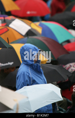 Regen stoppt spielen auf dem Centre Court in Wimbledon Tennis Championships, London, SW19 Stockfoto