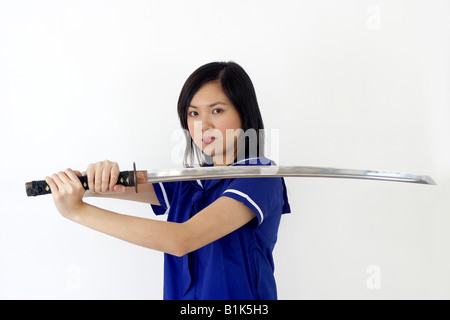 Mädchen Frau Japan ausgewahlt Schwert killer Kill Bill Assassin Messer Schule einheitliche Verbrechen Stockfoto