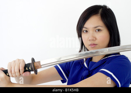 Mädchen Frau Japan ausgewahlt Schwert killer Kill Bill Assassin Messer Schule einheitliche Verbrechen Stockfoto