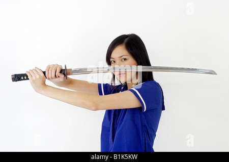 Mädchen Frau Japan ausgewahlt Schwert killer Kill Bill Assassin Messer Schule einheitliche Verbrechen Stockfoto